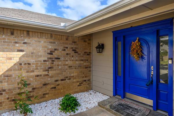 2707 Glenwood Court, Carrollton, TX 75006