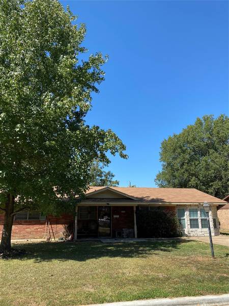 240 31st Street SW, Paris, TX 75460