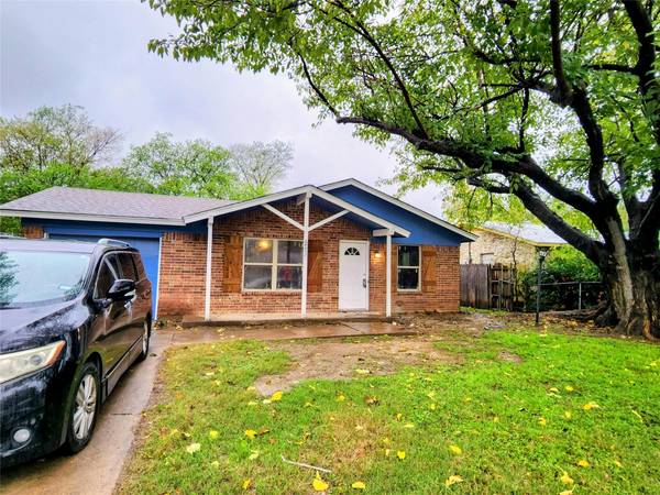 2425 Harrison Street, Grand Prairie, TX 75051