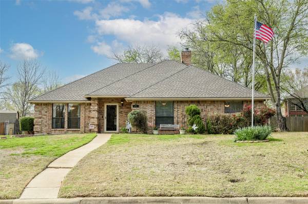 502 W Verde Woods Street, Grand Prairie, TX 75052