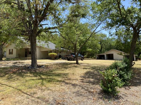 607 W Locust Street, Whitewright, TX 75491