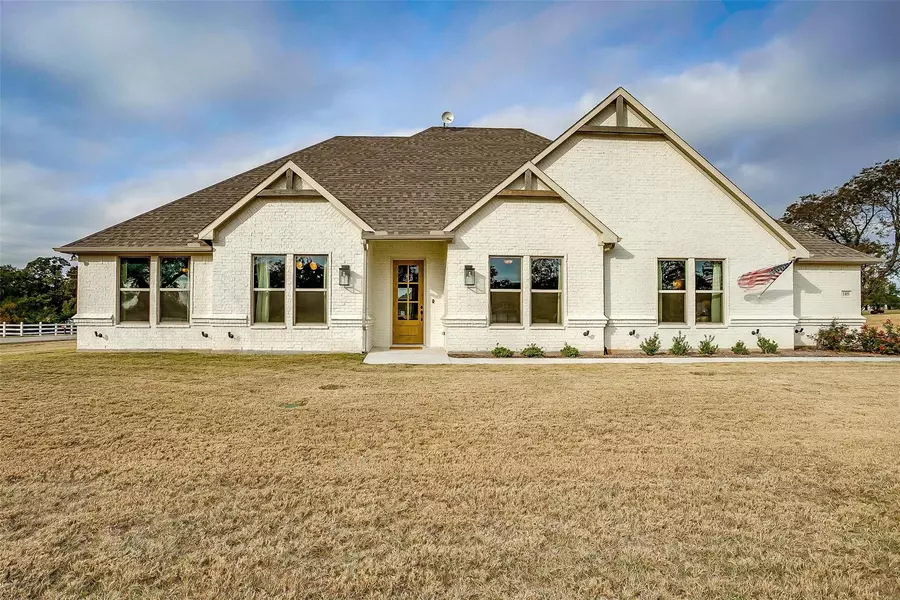 105 Eagle Point N, Azle, TX 76020