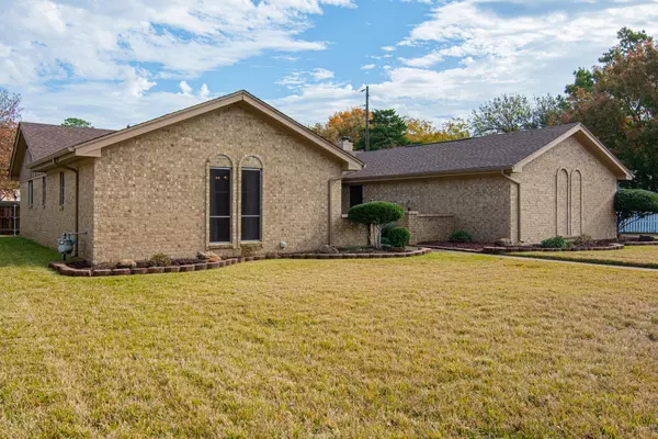 Bedford, TX 76022,621 Robindale Drive