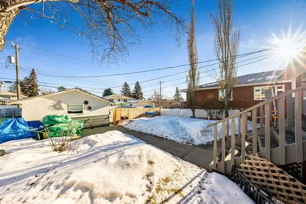 Calgary, AB T3E 3G5,3320 38 ST SW