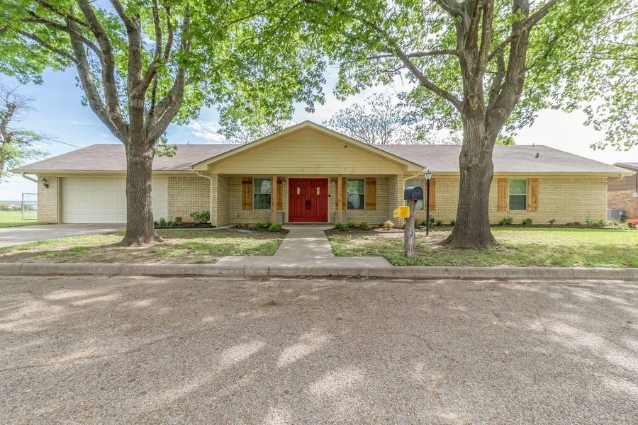 507 N Avenue U, Clifton, TX 76634