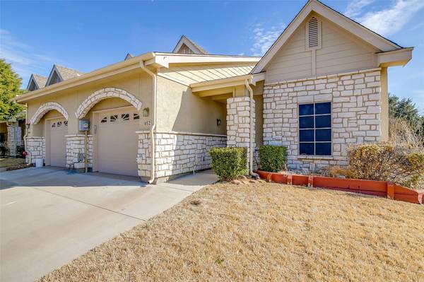 852 Earhart Avenue, Grand Prairie, TX 75051