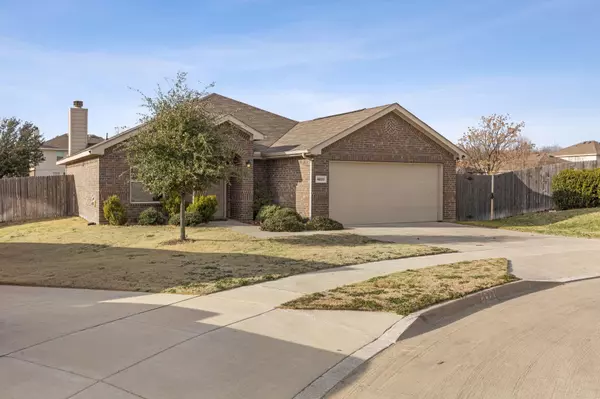 6833 Waterhill Lane, Fort Worth, TX 76179