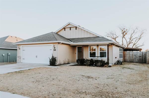 108 Arrowhead Drive, Sanger, TX 76266