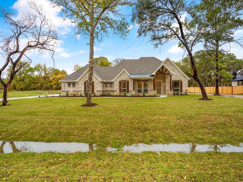 908 Taylor Branch, Springtown, TX 76082