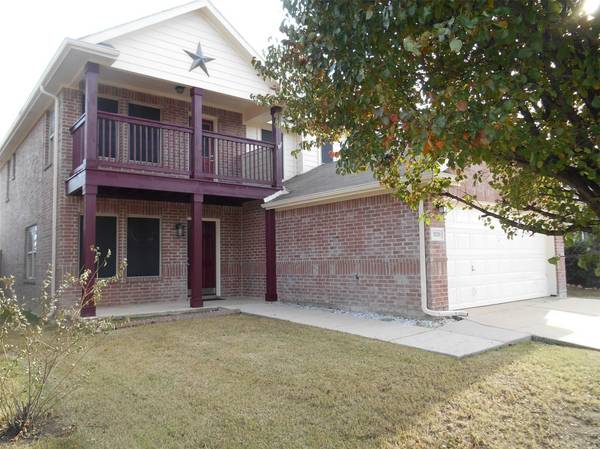 5120 Mirror Lake Drive, Haltom City, TX 76117