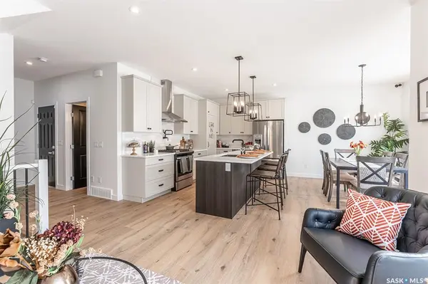 527 Keith TURN, Saskatoon, SK S7V 0X7