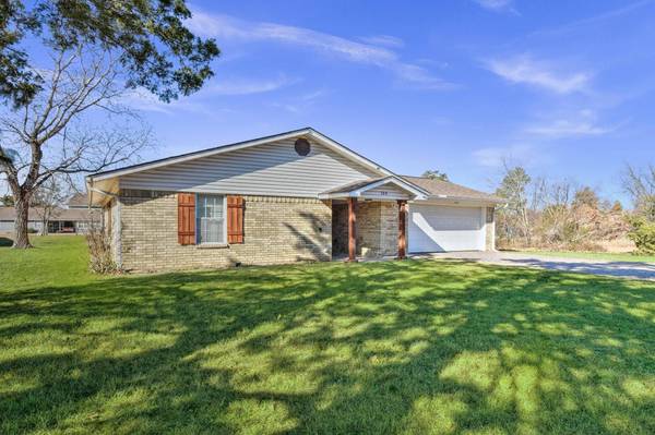 104 Pontiac Drive, Lake Kiowa, TX 76240