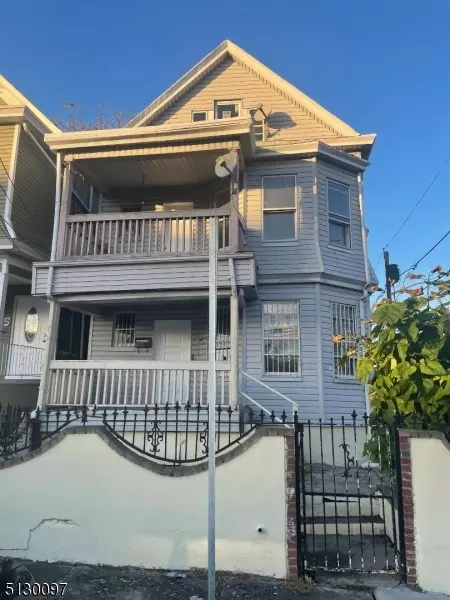 17 18Th Ave, Paterson City, NJ 07513