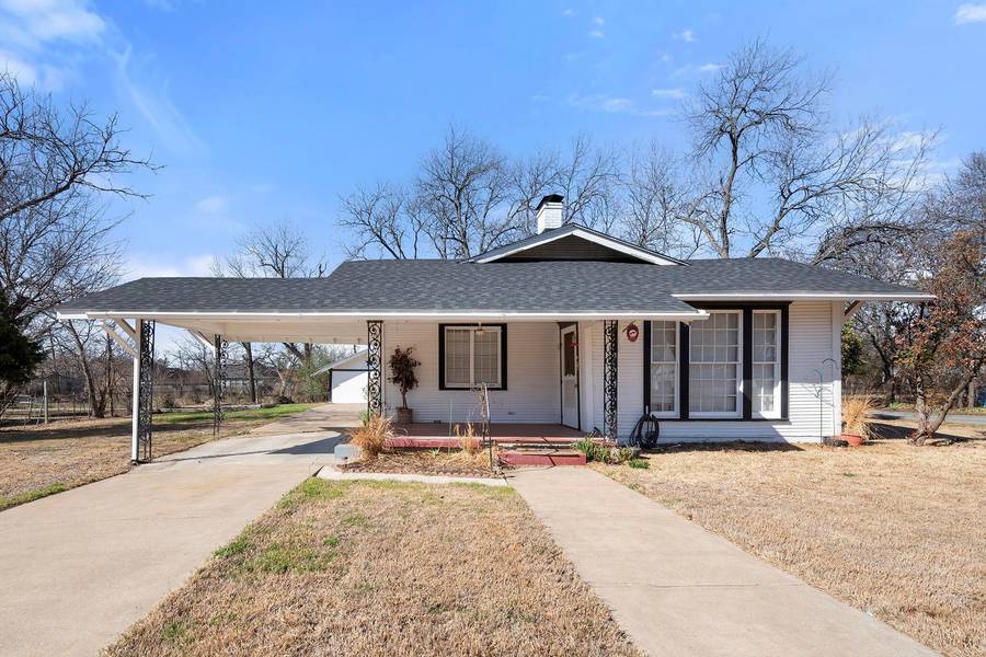 300 S 3rd Street, Grandview, TX 76050