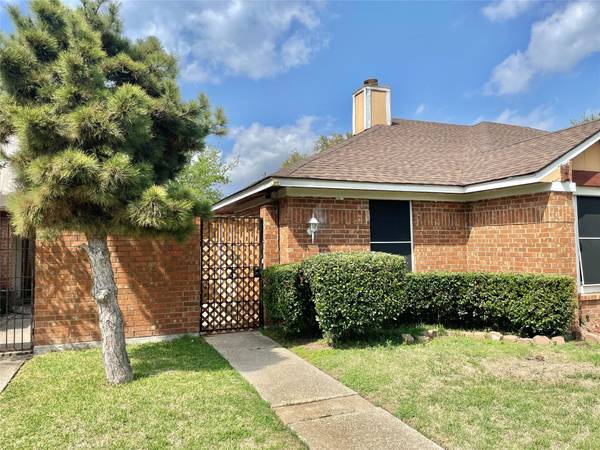 10307 Ridge Oak Street, Dallas, TX 75227