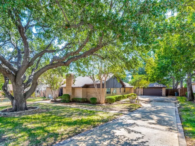 218 Lamesa Drive, Highland Village, TX 75077