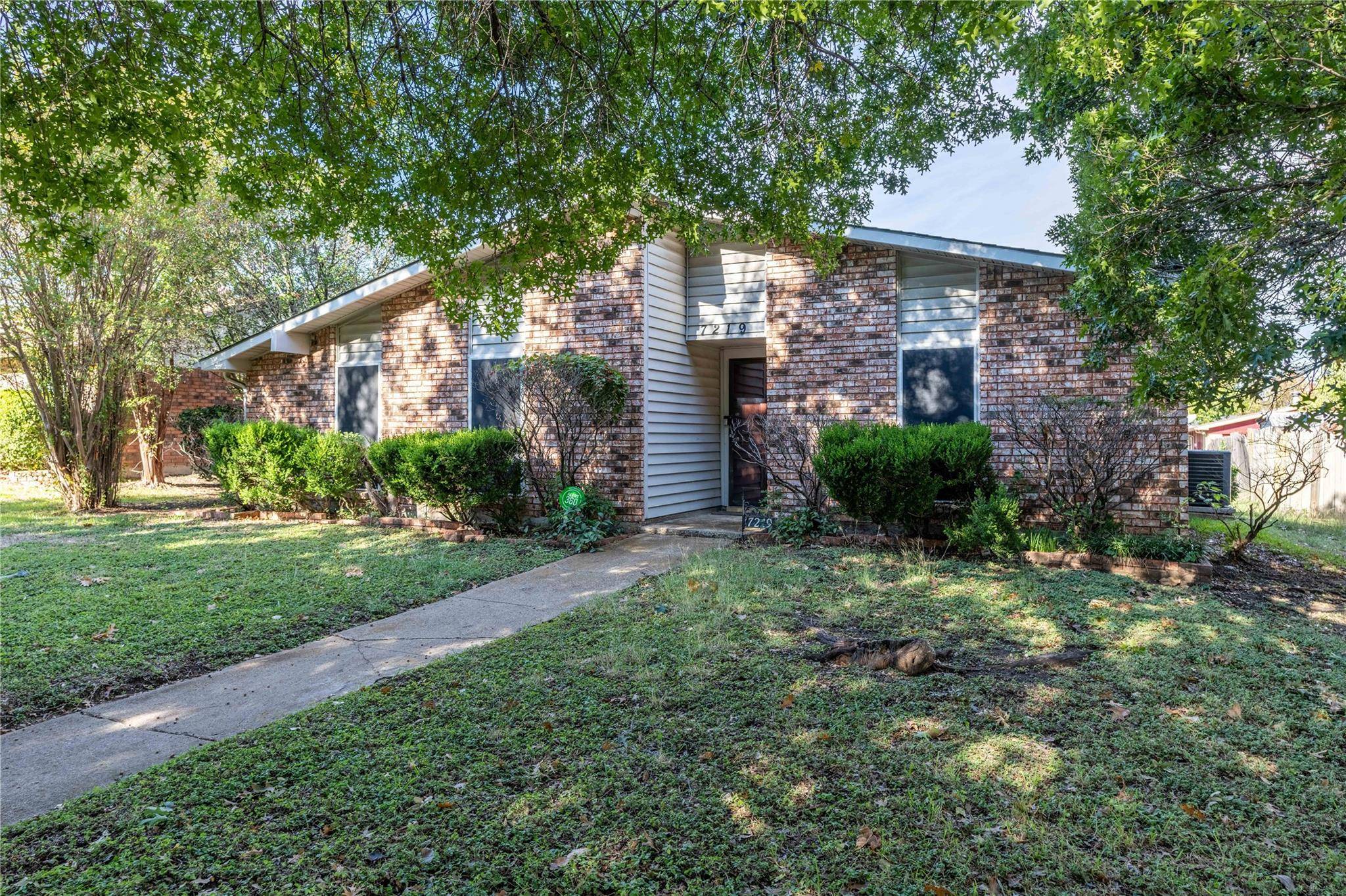 Dallas, TX 75249,7219 Lost Canyon Drive