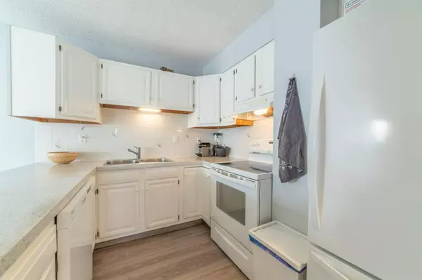 Calgary, AB T2R 0P8,330 15 AVE SW #403