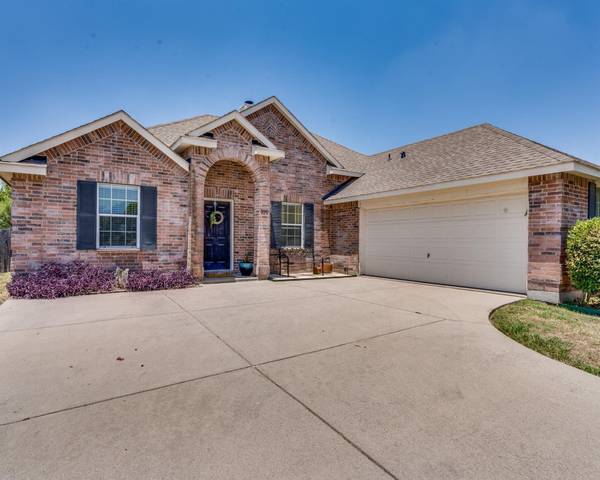 109 Hickory Creek Drive, Red Oak, TX 75154