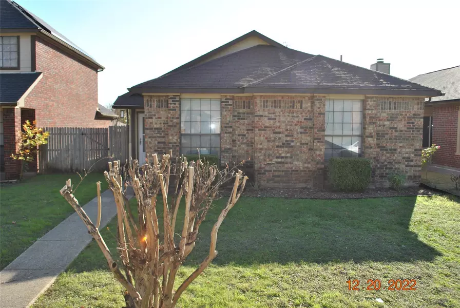 1118 Southpointe Drive, Desoto, TX 75115