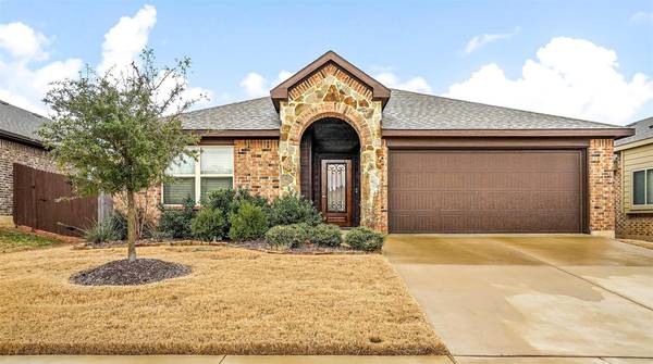 817 Richwood Drive, Fort Worth, TX 76036