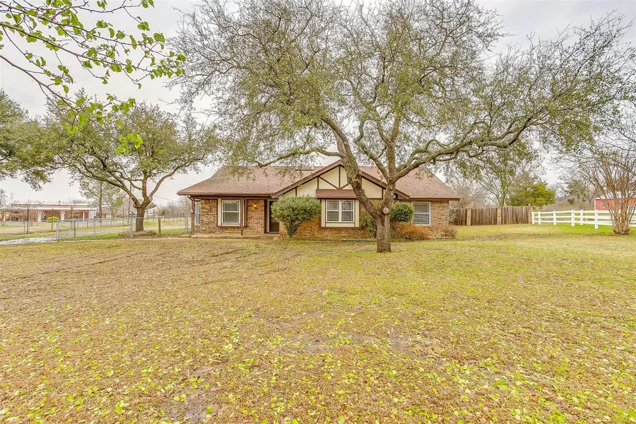 10404 Lisa Jean Drive, Crowley, TX 76036