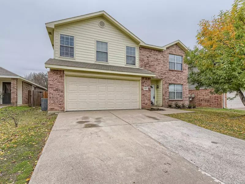 4833 Trail Hollow Drive, Fort Worth, TX 76244