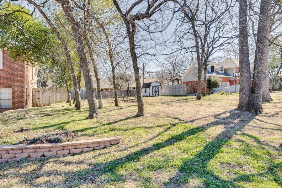 707 Castle Oak Court, Arlington, TX 76012