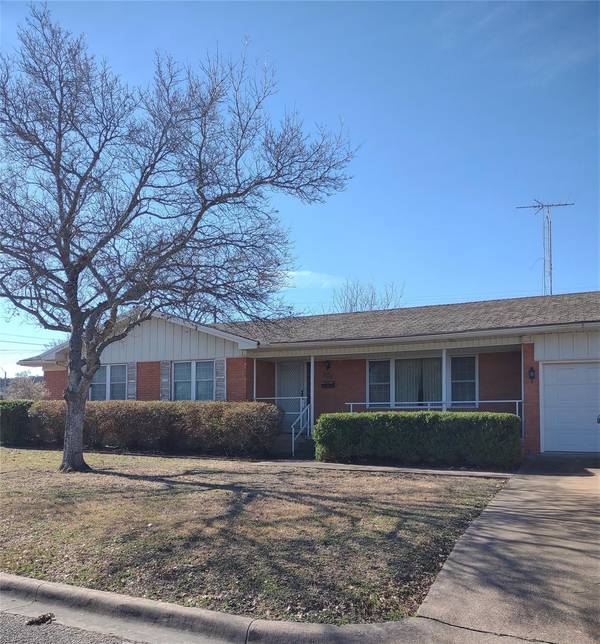 202 N Avenue T, Clifton, TX 76634