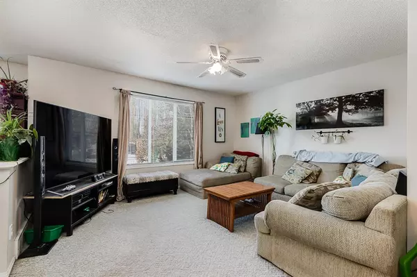 Calgary, AB T3L 1Y9,120 Schooner Close NW