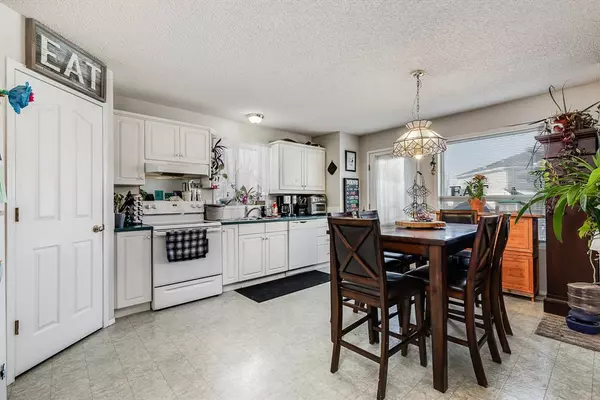 Calgary, AB T3L 1Y9,120 Schooner Close NW