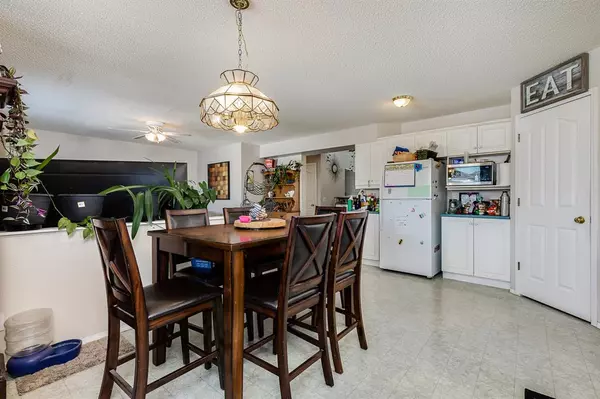 Calgary, AB T3L 1Y9,120 Schooner Close NW