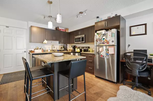 Calgary, AB T2Z 4R2,755 Copperpond BLVD SE #6215