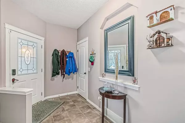 Calgary, AB T3K 0J9,261 Pantego Close NW