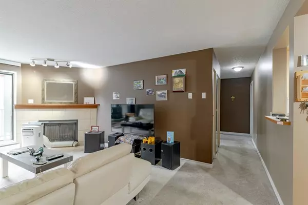 Calgary, AB T2W 5H1,13045 6 ST SW #1310