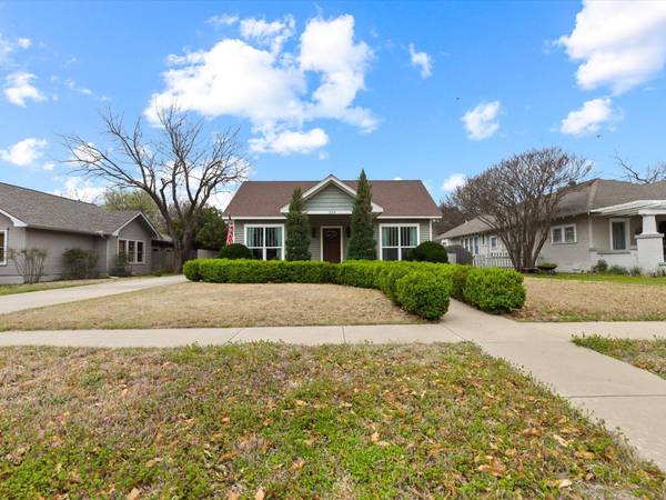 104 Bellevue Drive, Cleburne, TX 76033