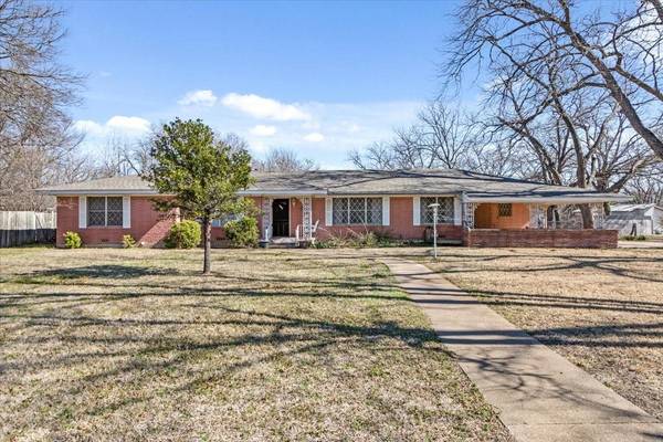 513 Bosque, Meridian, TX 76665