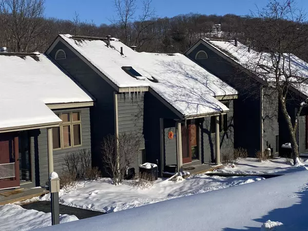 11 Valleywood Lane, Galena, IL 61036