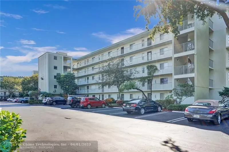 2230 N Cypress Bend Dr  #401, Pompano Beach, FL 33069