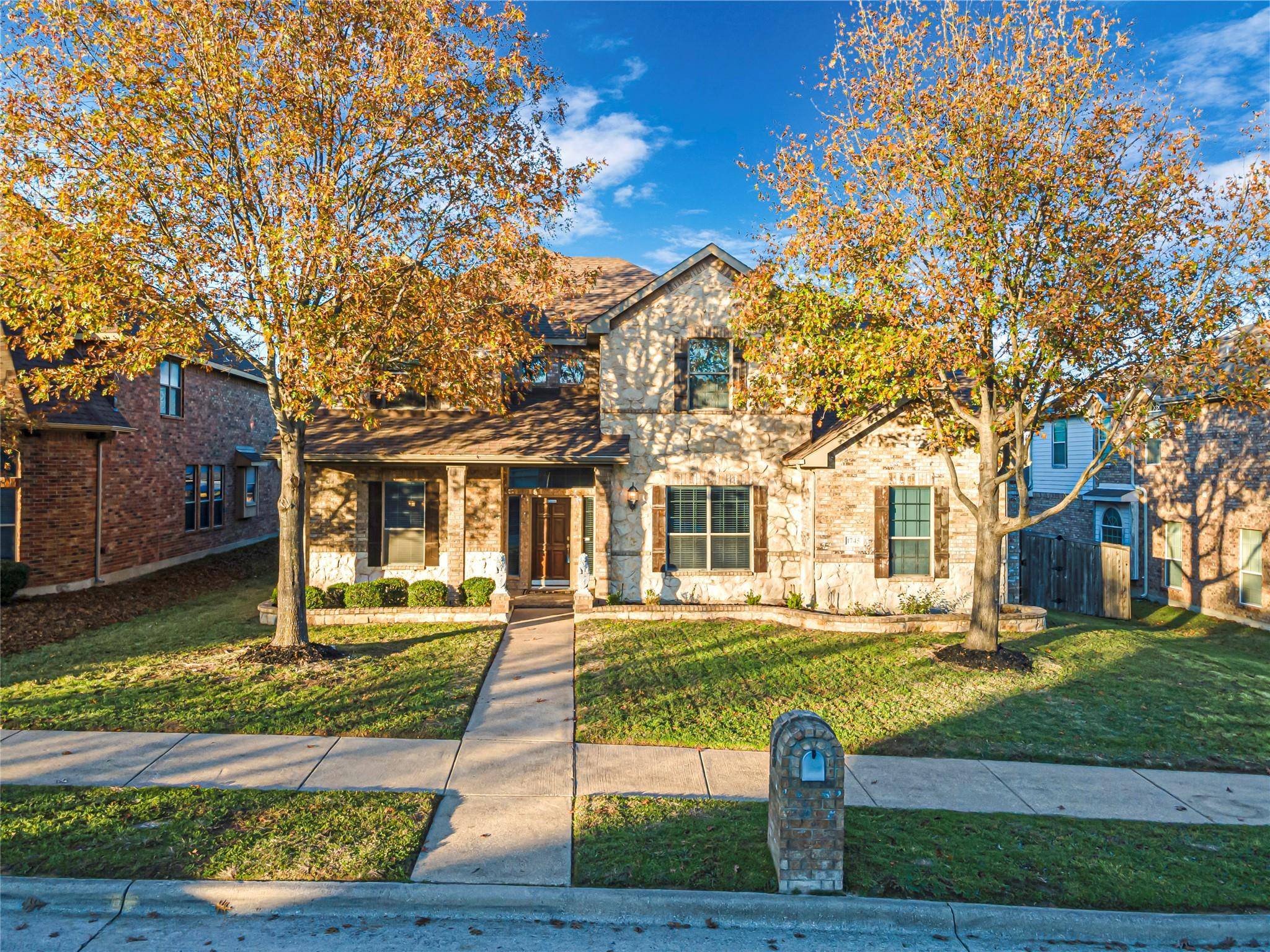 1745 White Falls Drive, Desoto, TX 75115