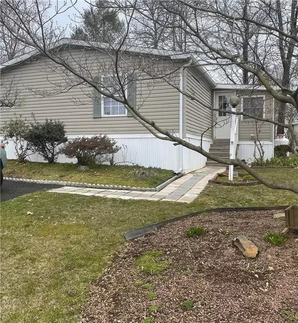 17 Woodsbluff Court North, East Allen Twp, PA 18014