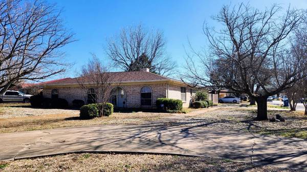 105 W Hopper Street, Alvarado, TX 76009