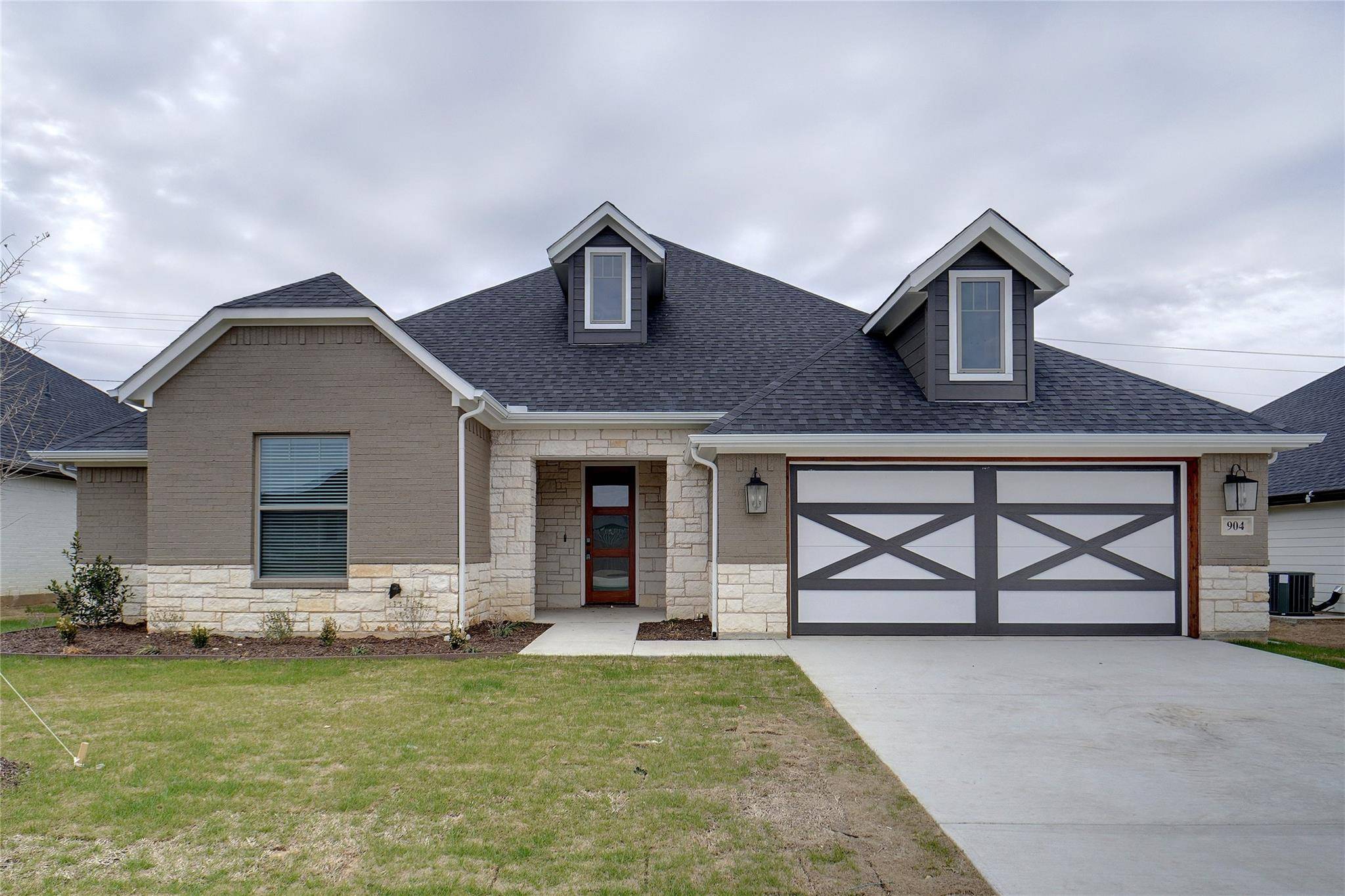 904 Tesslynn Avenue, Godley, TX 76044