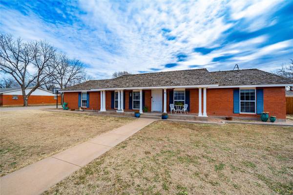 603 Kelly Street, Stamford, TX 79553