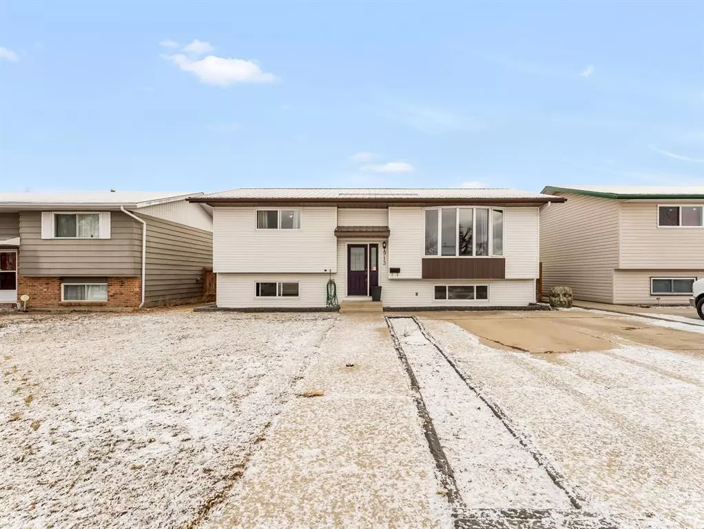 Redcliff, AB T0J2P0,913 6 ST SE