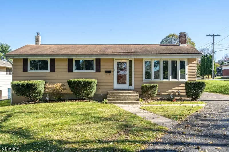 8 Liggett Blvd, Pohatcong Twp., NJ 08865