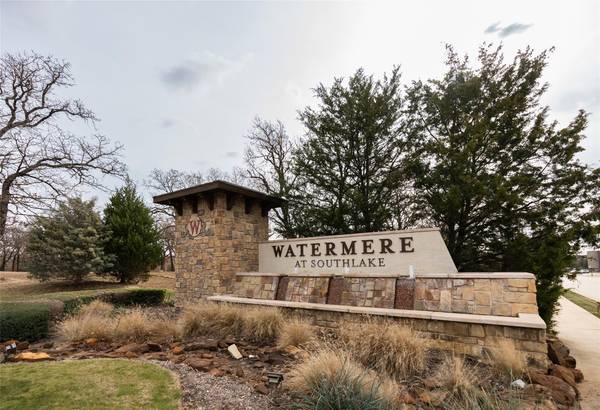 301 Watermere Drive #301, Southlake, TX 76092