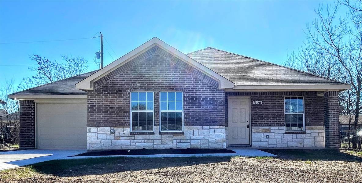 906 SE 12th Street, Mineral Wells, TX 76067