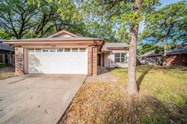 817 Meadowcrest Drive, Azle, TX 76020