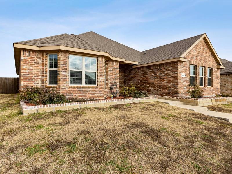 527 Clearlake Drive, Waxahachie, TX 75165